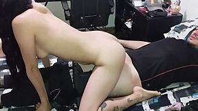 mi padrastro me folla bien rico antes de irme a la universidad