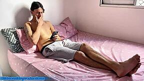 Só cutucada nervosa na buceta da garota de 18 anos with quickie creampie