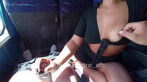 novinha de 18 anos flagrada chupando ator porno no ônibus em vídeo vazado na net
