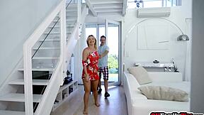 stepbro tasting his new teen 18+ stepsister's shaved pussy 😈👅