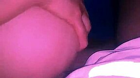 A mi chibola sexy le encanta ser bien penetrada en rough homemade sex.