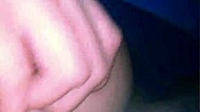 A mi chibola sexy le encanta ser bien penetrada en rough homemade sex.