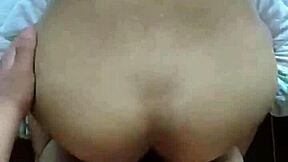 Κλαψουρίζω από ευχαρίστηση ενώ η καμπύλη Μεξικανή καβαλάει πούτσο σε σκυλίσια με αναστεναγμούς.