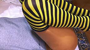 ¿quieres ver cómo la estudiante seduce al profesor y se lo folla en su oficina?