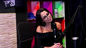 ninguém olhava em sua cara na academia a irmã não gostou quando descobriu e os fetiches - mia luz watch on sheer red 😏