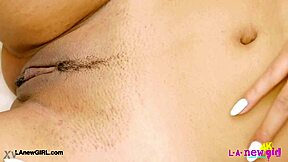 CAPTIVATING BRUNETTE MODEL SHOWS HER SEXY BODY!