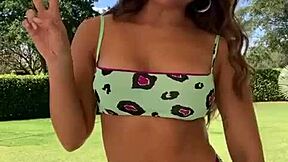 gostosa com a boceta saltando para fora em cena brasileira com teen argentina.