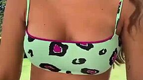 gostosa com a boceta saltando para fora em cena brasileira com teen argentina.