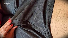 Stepmom's First Handjob Makes Me Control Cum