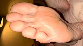 18 years old stepdaughter opens webcam studio to teach friends anal winking techniques