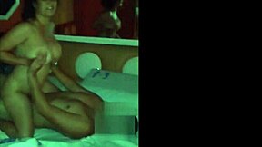 KARINA CASADA Sozinha No Motel Com DOIS MACHOS For Creampie Threesome!