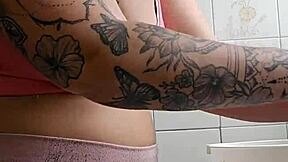 I'm calling the neighbor for lunch, wearing tight shorts that split my swollen pussy!