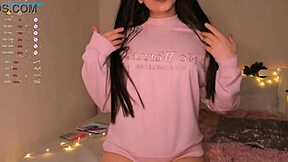 W0wgirls Liza Appears In The 2022-12-25 Web Chat Session.