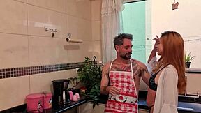 Fui Cozinhar Pra Minha Vizinha e Filha Dela Acabei Comendo as Duas na Cozinha Completo no Sheer Red