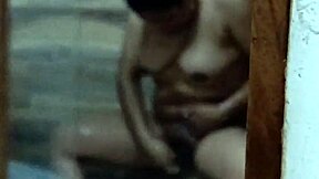 llego a casa y espio a mi cu�ada que se depila antes de ba�arse se excita y se masturba