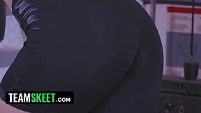 Hey, check out Riley Reign and Ken Feels in this athletic workout with cowgirl riding and spanking! 💪