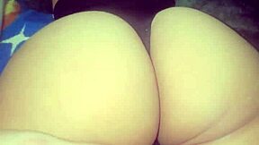 hey masajeando the nalgas of my exnovia with oiled massage in bedroom as athletic babe with big tits and leggings