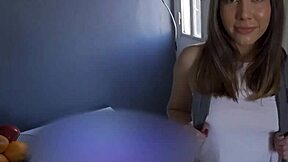 Pobre Latina Sirvienta Es Follada Por El Culo Por Su Jefe En Un Intenso Encuentro Anal Con Gran Polla Y Corrida Facial