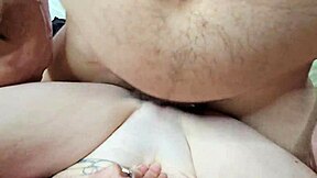 Foot fetish neštěstí vede k náhodnému creampie v hubené foot slut z POV pohledu.