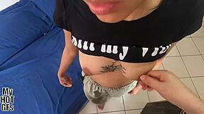 Oh dios ella es legal con hairy pussy