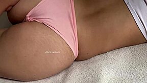 Encuentro a Mi Cuñada Descansando y Me Confunde con Su Novio Después Acabo Dentro Su Coñito Húmedo