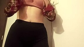 Soy tímida pero ninfómana y siempre sale líquido blanco de mi coño al masturbarme!