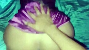 bonita estudiante en lenceria sexy posando en clip casero