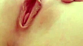 Novinha loira cute teen shows off her body boldly.