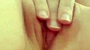 Novinha loira cute teen shows off her body boldly.