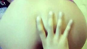 bonita estudiante en lenceria sexy posando en clip casero