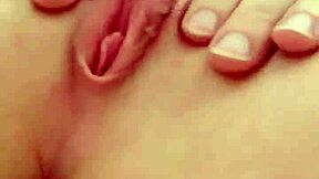 Novinha loira cute teen shows off her body boldly.