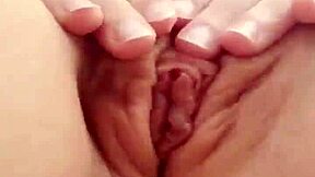 Novinha loira cute teen shows off her body boldly.