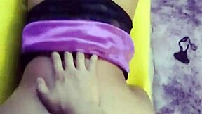 bonita estudiante en lenceria sexy posando en clip casero