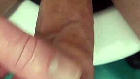 Petite quick handjob session 😏