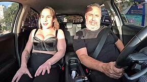 الترنسجيكوال جيسيكا بيتينكورت تعرّي في الشارع وهي تستيك وتحكي قصص مجنونة