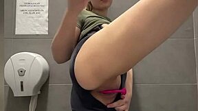 Big Ass Babe Delivers Extreme Squirting On Cam