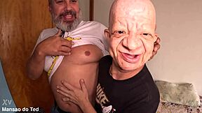 Isa Moura meets Bruno Diferente at Ted's mansion for the first time.