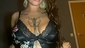 hey, check this slutty goth teen going wild with solo ass fucking vibes 😈🍑