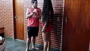 Bastidores da gravação with 18-year-old curvy newbie fucking two guys at once for her first time screaming in rough interracial group action