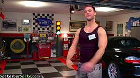 petite 18+ bounces from behind