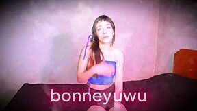 bonneyuwu heads out for a relaxing massage session. the cute latina in her skirt ends up getting oiled and touched intimately.