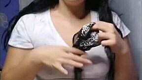 hey check out this jovencita flashing her calzones on cam in naughty teen voyeur style