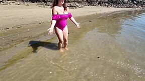 curvy milf contrasts her juicy body by cumming with a big exotic dildo right on the public beach