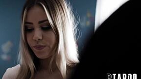 絶望したティーンアリーナ・ロペスがPOVで見知らぬ男による妊娠を再考