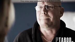 絶望したティーンアリーナ・ロペスがPOVで見知らぬ男による妊娠を再考