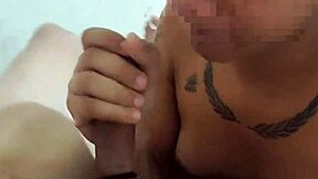 Novinha profissional demonstrates her skills in a detailed tutorial on oral techniques with enthusiasm