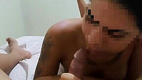 Novinha profissional demonstrates her skills in a detailed tutorial on oral techniques with enthusiasm