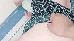 parte 1 entre al dormitorio de la vecina y me comi ese sabroso coño rico es darle leche bien adentro