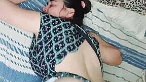 parte 1 entre al dormitorio de la vecina y me comi ese sabroso coño rico es darle leche bien adentro