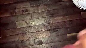 Me masturbo con el video de una señora con marido